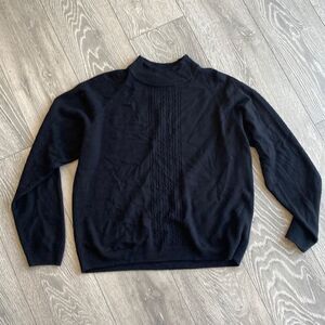 Crew neck black sweater